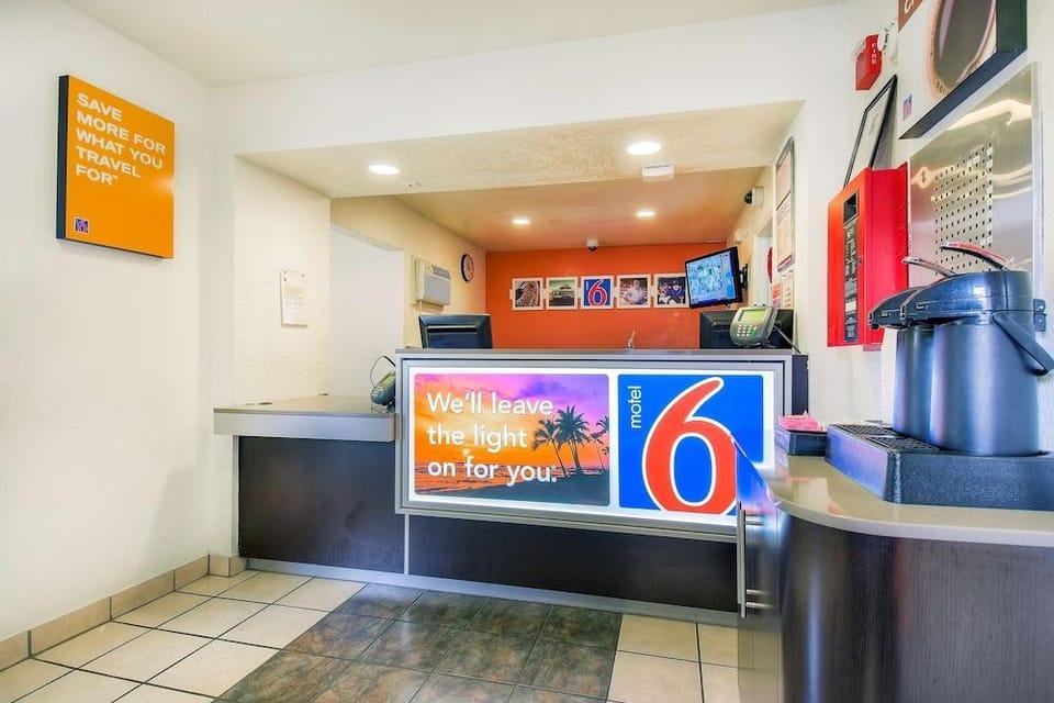 Motel 6 Hotel in Chino