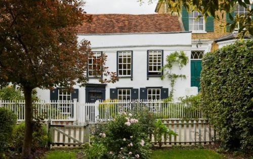 Clarendon Cottage Hotel in Enfield