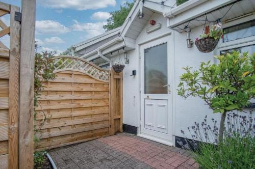 Rose Cottage - 3 Bed Cottage - New Hedges - Tenby Hotel in Wales