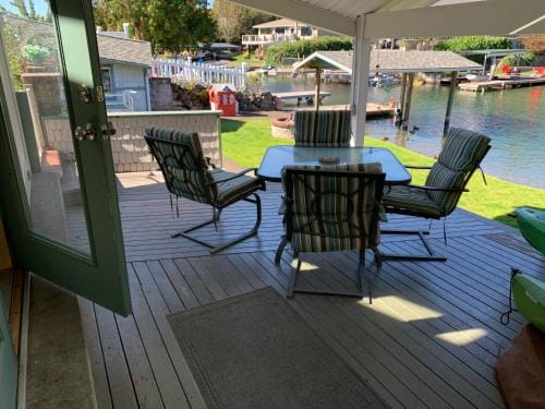 Lake Tapps Bungalow Hotel in King County