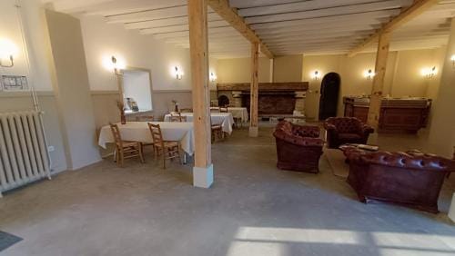 Abbaye Saint Gilbert Hotel in Bourgogne-Franche-Comté