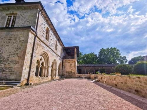 Abbaye Saint Gilbert Hotel in Bourgogne-Franche-Comté