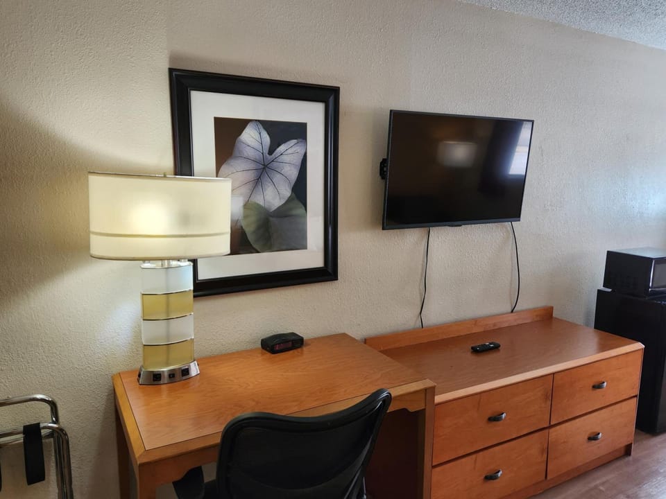WestSpring Inn - Westlake Cleveland Hotel in Westlake