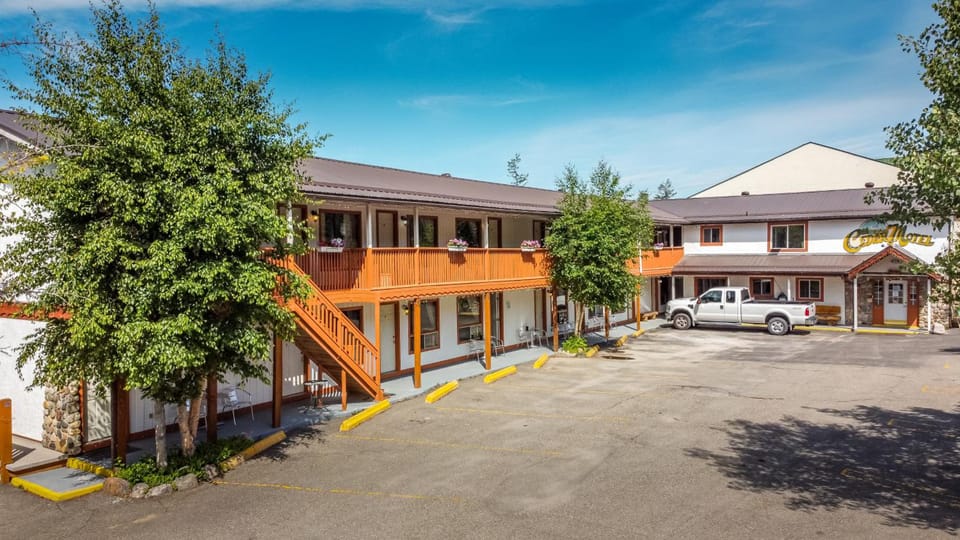 Cedar Motel Motel in Radium Hot Springs