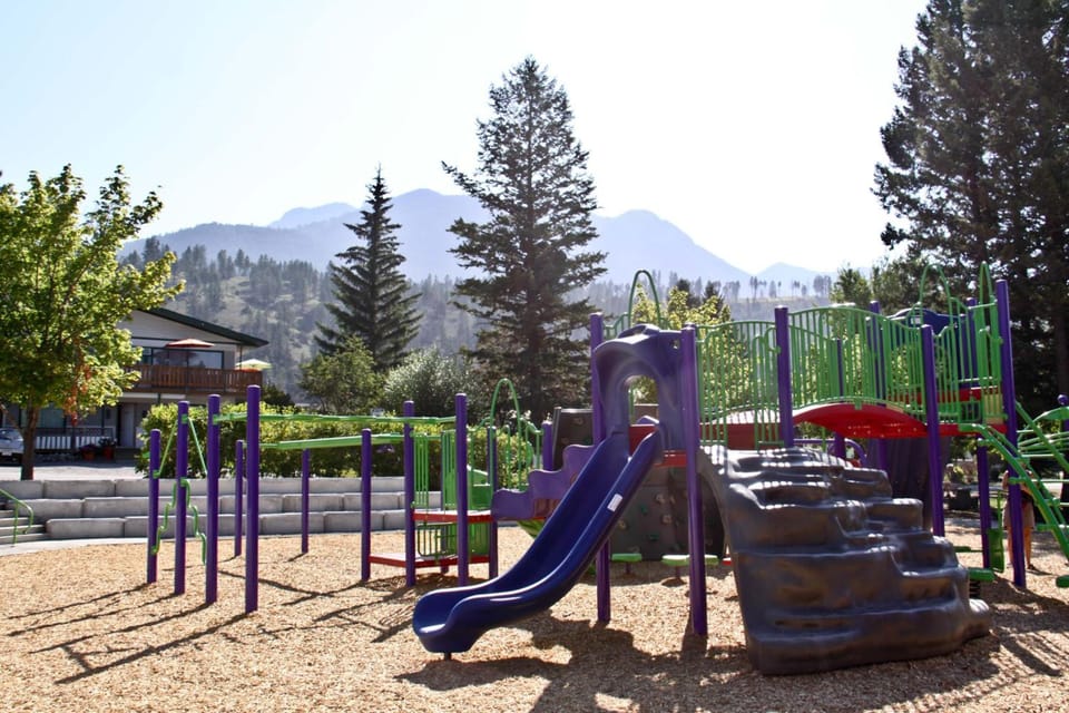 Crystal Springs Lodge Motel in Radium Hot Springs