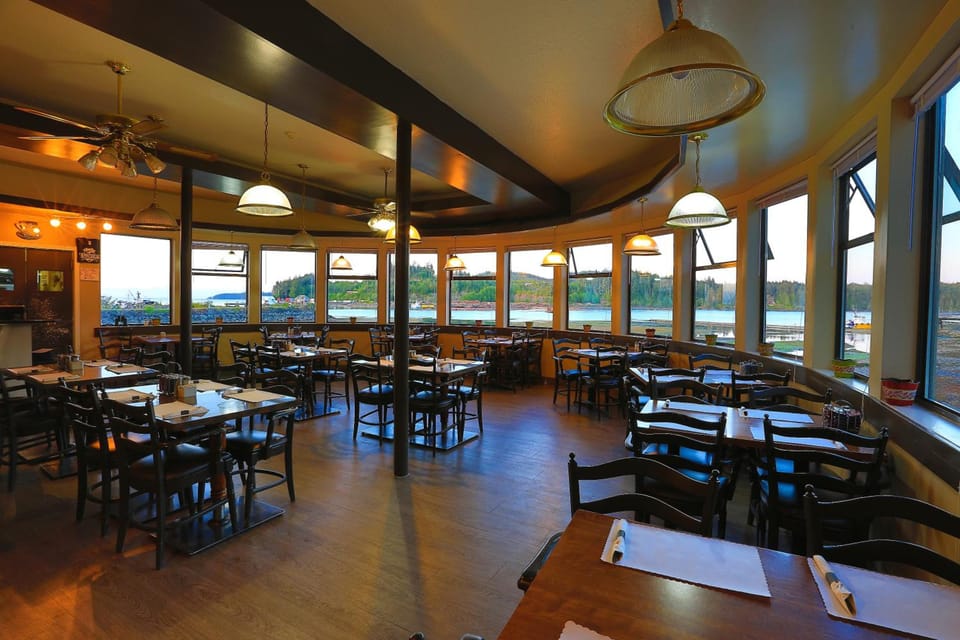 Glen Lyon Inn Hotel in Port Hardy