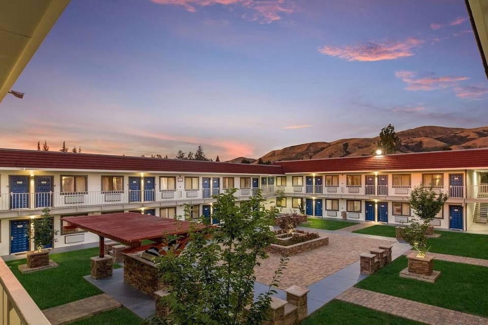Motel 6 Hotel in Fremont