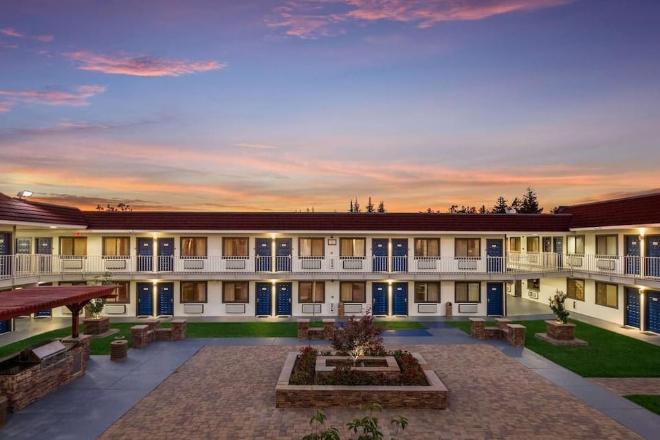 Motel 6 Hotel in Fremont