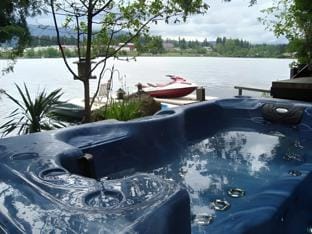 Long Lake Waterfront Bed and Breakfast Hotel in Nanaimo