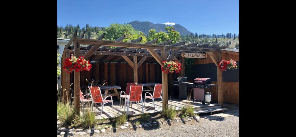 Piccadilly Motel Motel in Radium Hot Springs