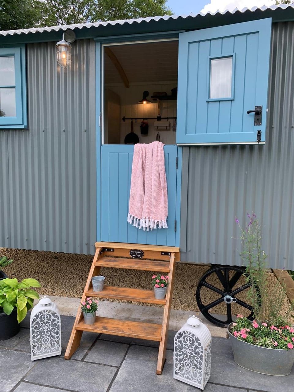 St. Kew Shepherd Huts Hotel in England