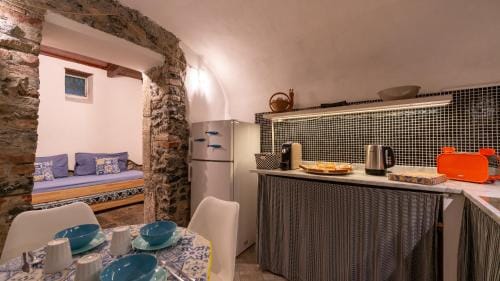 La Casa delle Pietre Parlanti - Casa in pietra ai piedi del parco delle 5 Terre Hotel in La Spezia