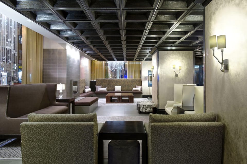 The Saint Clair Hotel - Magnificent Mile Hotel in Streeterville