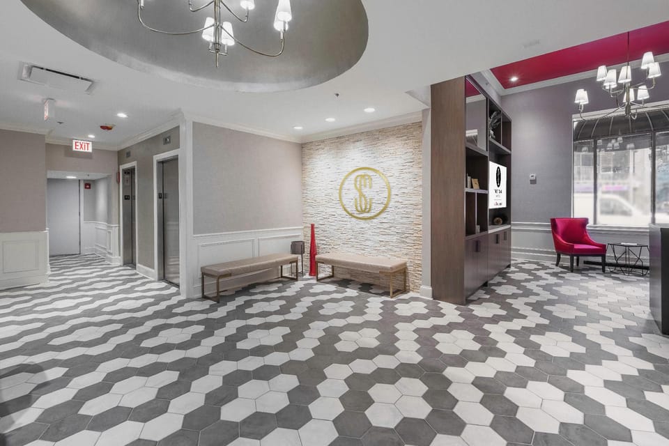 The Saint Clair Hotel - Magnificent Mile Hotel in Streeterville
