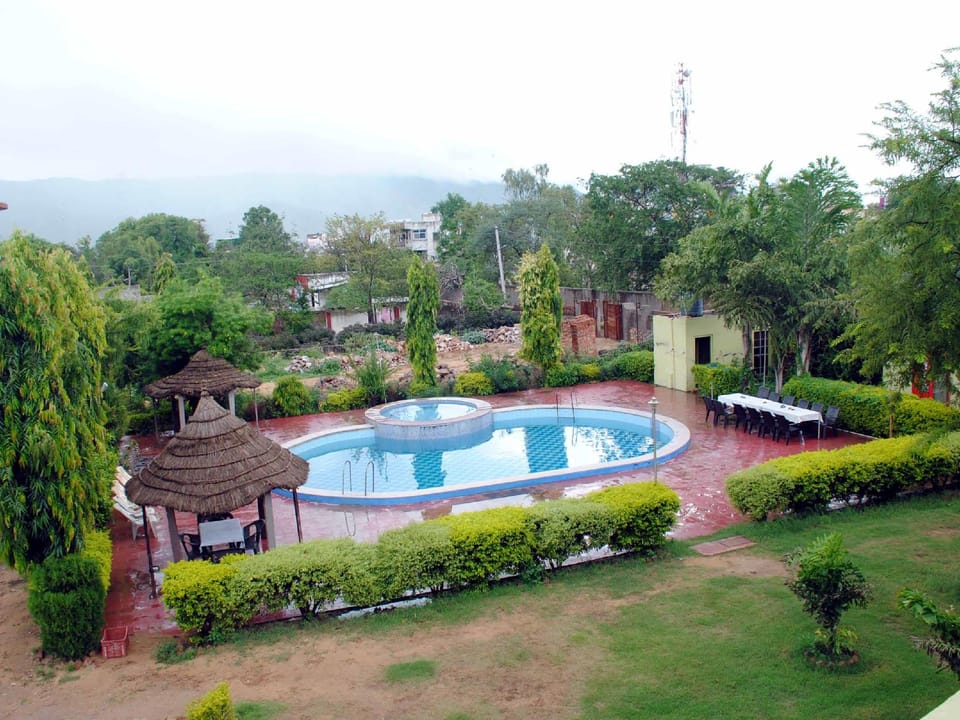 Swimming pool