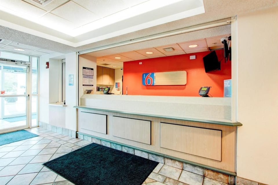 Motel 6 Hotel in Aurora