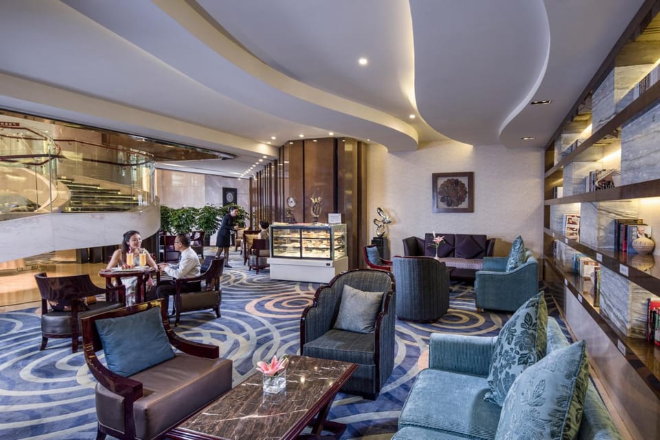 Shared lounge/TV area