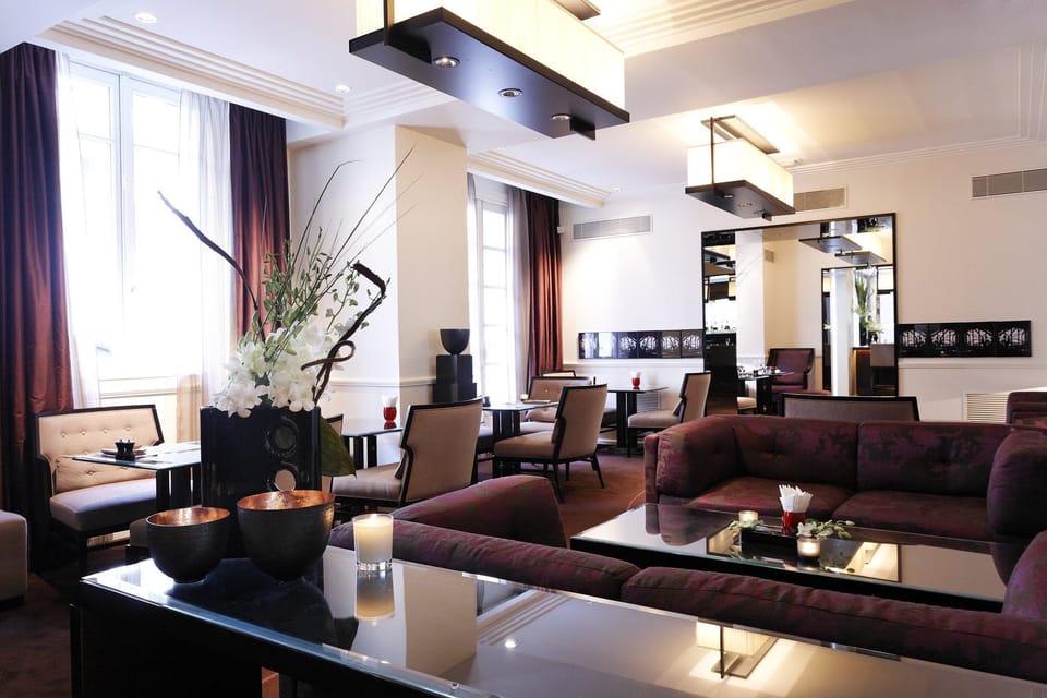 Hotel La Tremoille Hotel in Paris