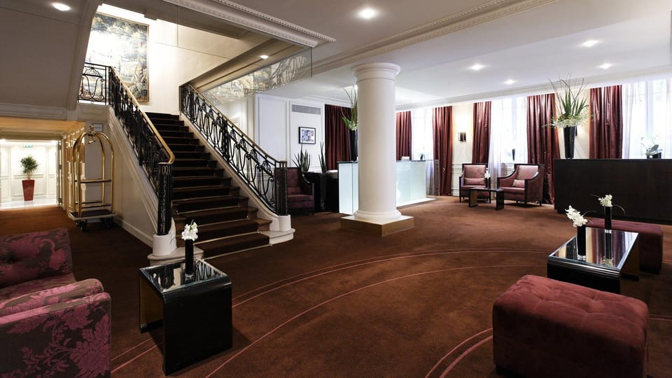 Hotel La Tremoille Hotel in Paris