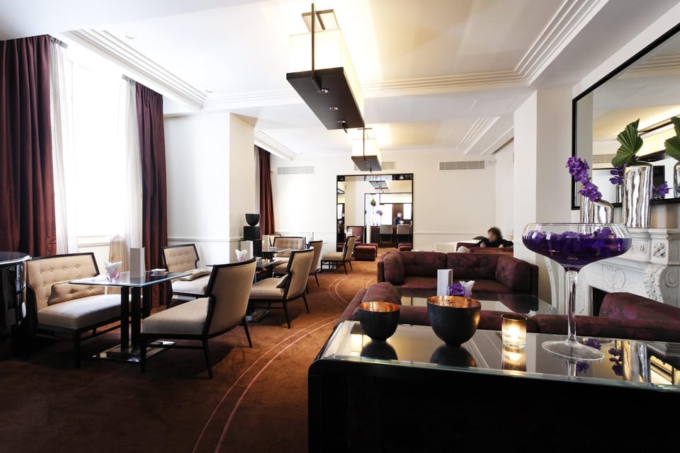 Hotel La Tremoille Hotel in Paris