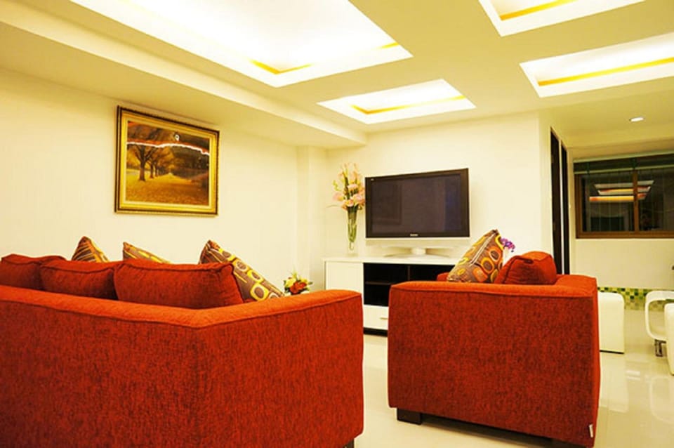 Shared lounge/TV area