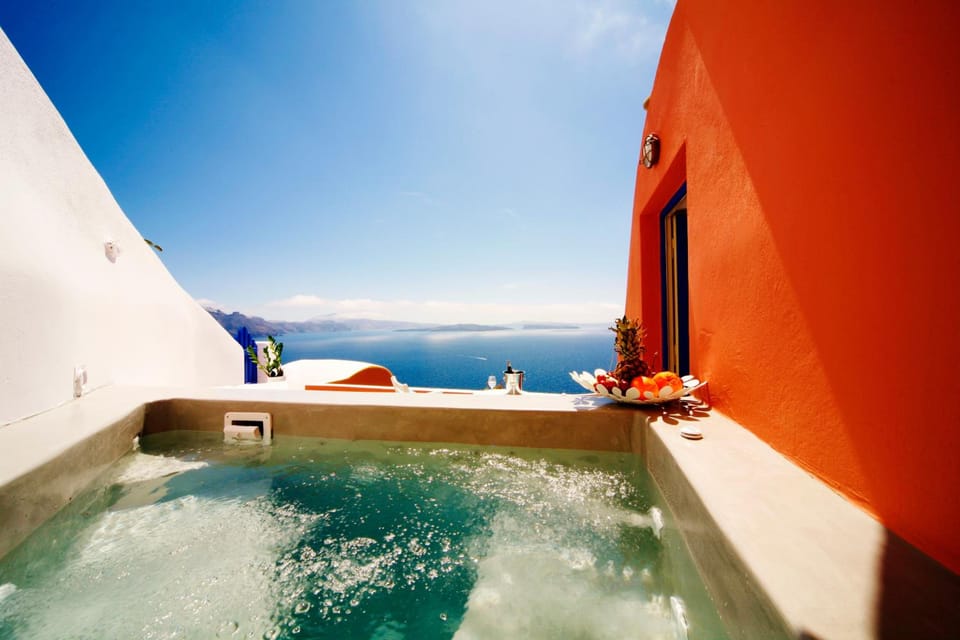 Chroma Suites Apartment hotel in Oia