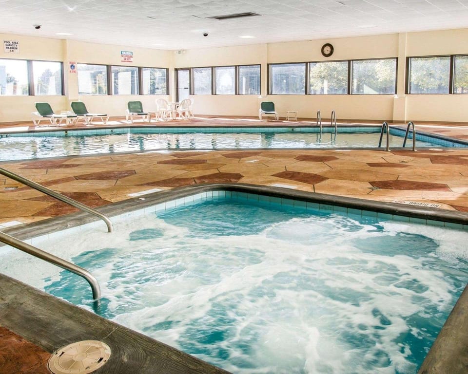 Quality Inn & Suites Escanaba North Hotel in Escanaba