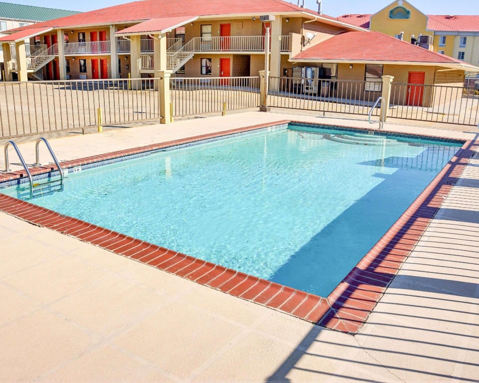 Quality Inn & Suites Hot Springs-Lake Hamilton Hotel in Hot Springs
