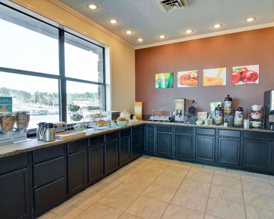 Quality Inn & Suites Hot Springs-Lake Hamilton Hotel in Hot Springs
