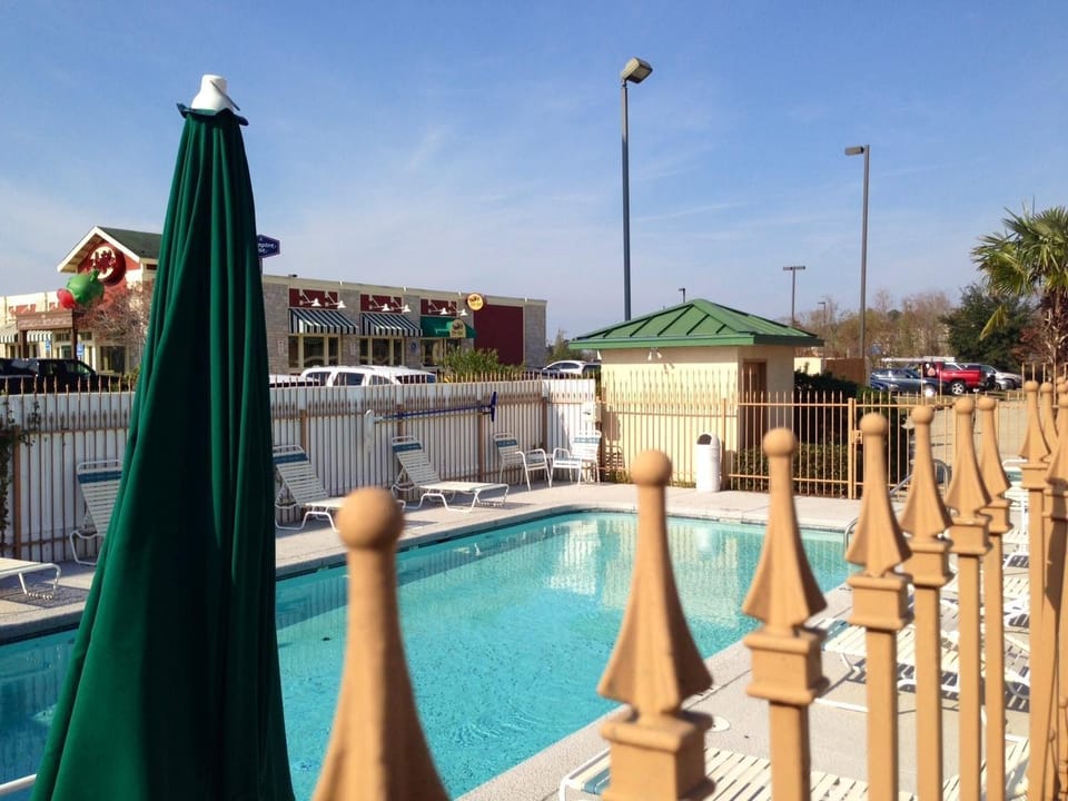 Magnuson Hotel Denham Springs Hotel in Mississippi