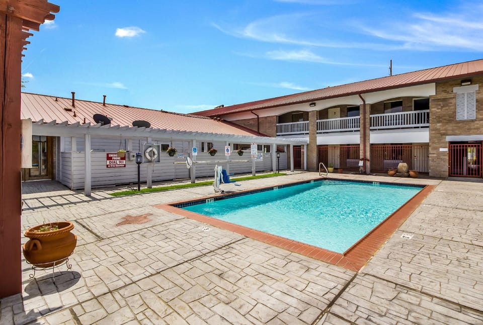Americas Best Value Inn Columbus, TX Hotel in Texas
