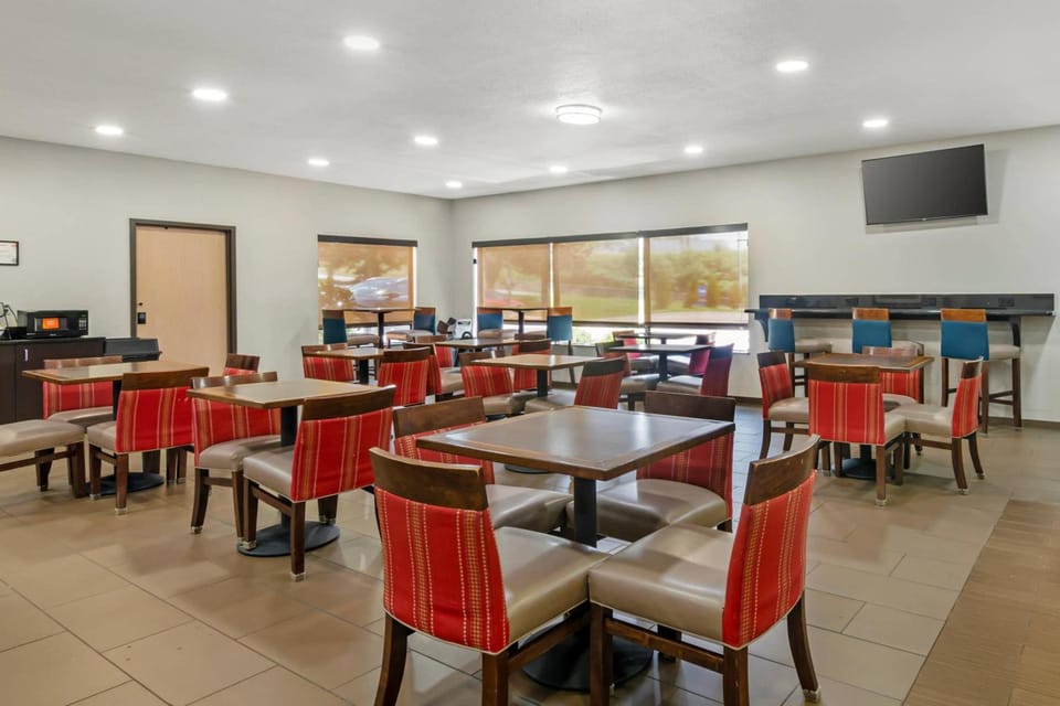 Comfort Inn & Suites Kansas City - Northeast Hotel in Kansas City