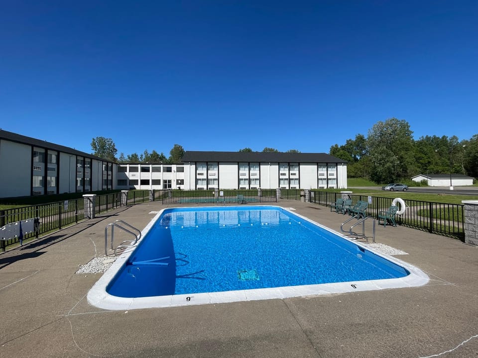 Days Inn by Wyndham Erie Hotel in Erie