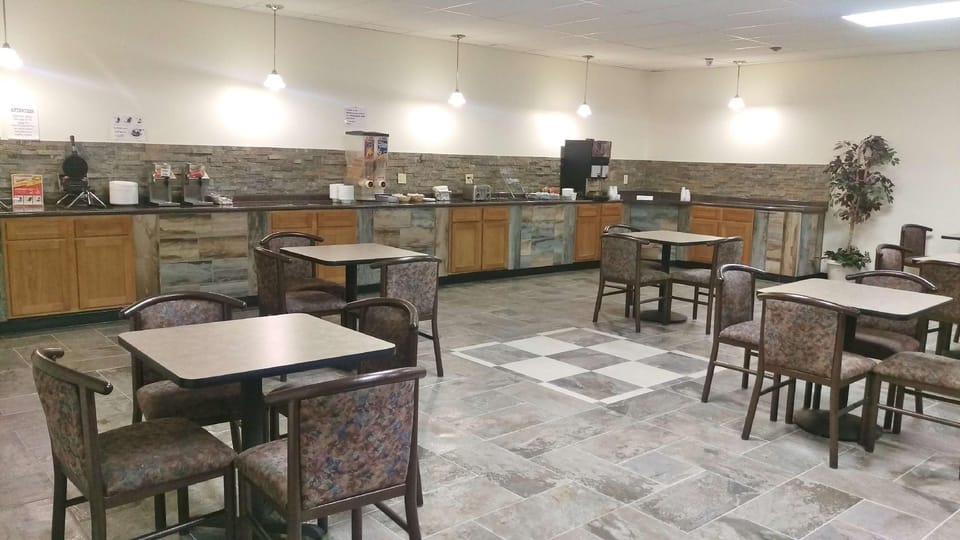 Days Inn by Wyndham Erie Hotel in Erie