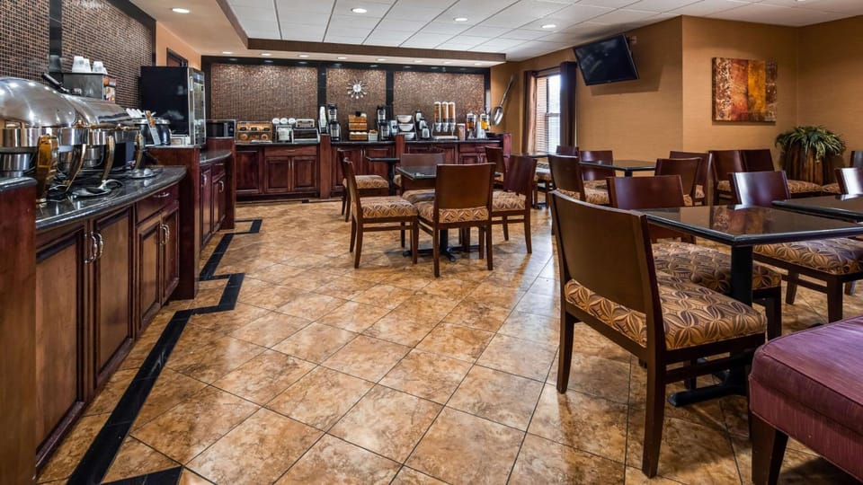 Best Western Plus Midwest Inn & Suites Hotel in Salina