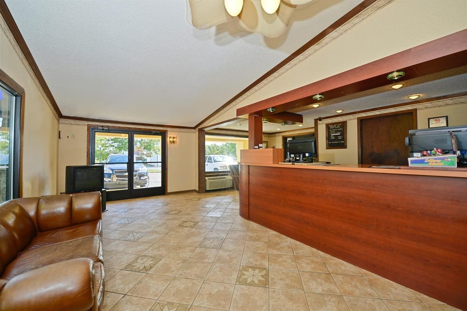 Americas Best Value Inn & Suites Warren Detroit Hotel in Warren