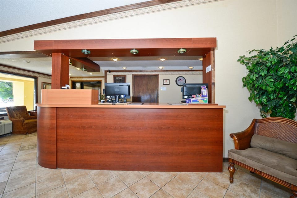 Americas Best Value Inn & Suites Warren Detroit Hotel in Warren