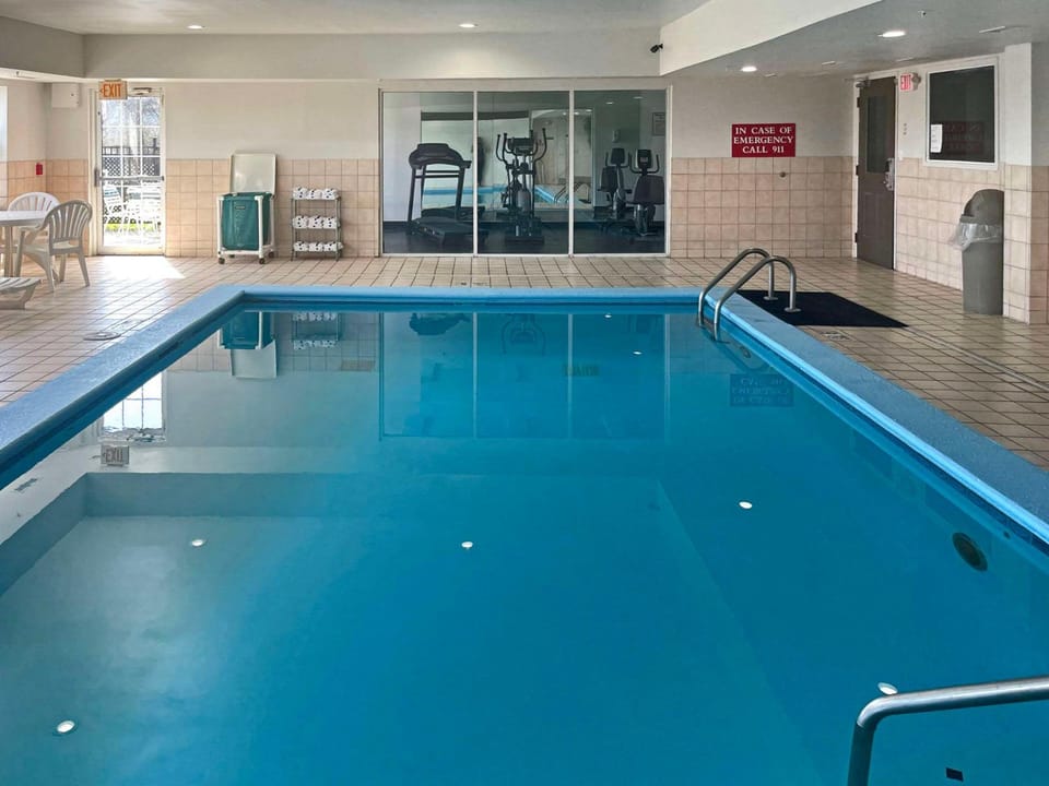 Quality Inn & Suites Cincinnati Sharonville Hotel in Sharonville