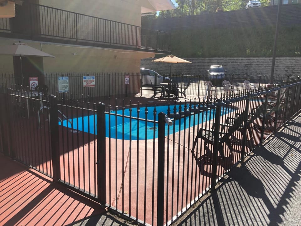 Pin Oak Parkway Inn Hotel in Pigeon Forge