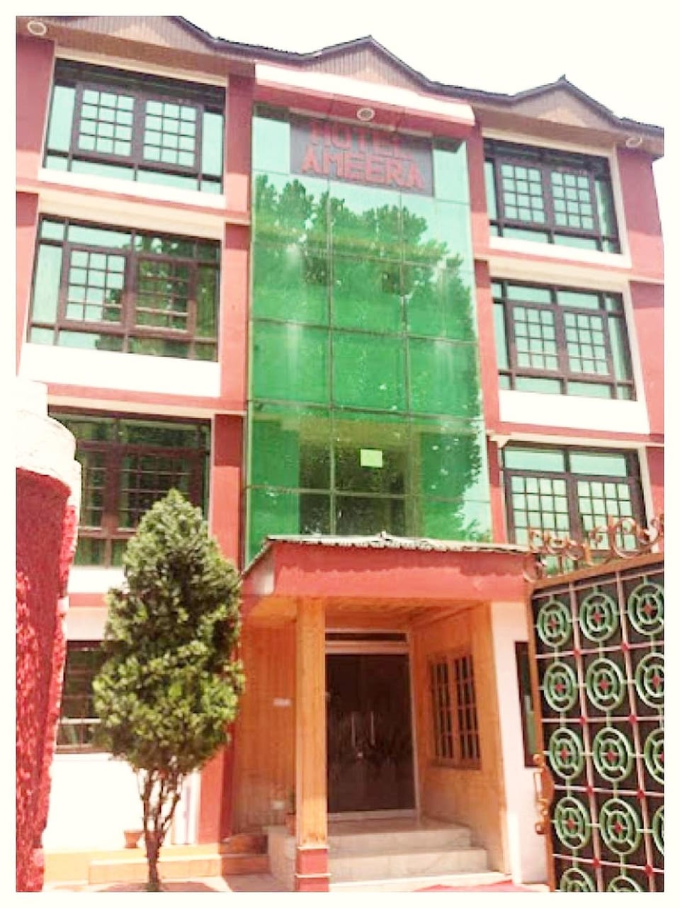 Goroomgo Ameera Srinagar Hotel in India