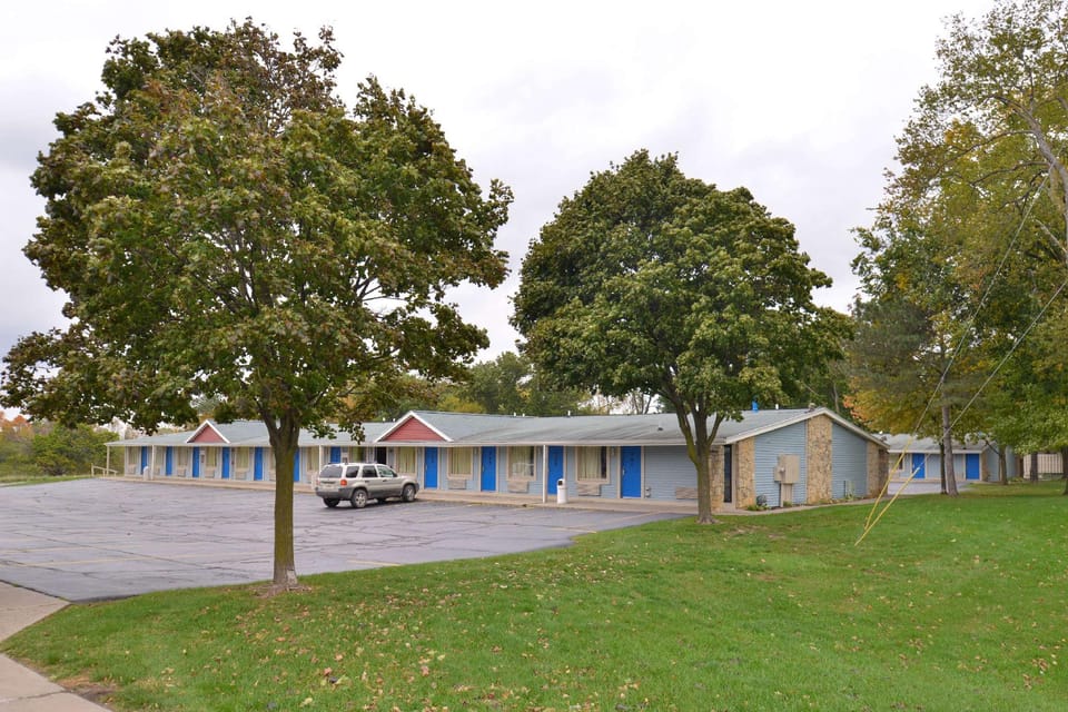 Americas Best Value Inn & Suites Jackson, MI Hotel in Ohio