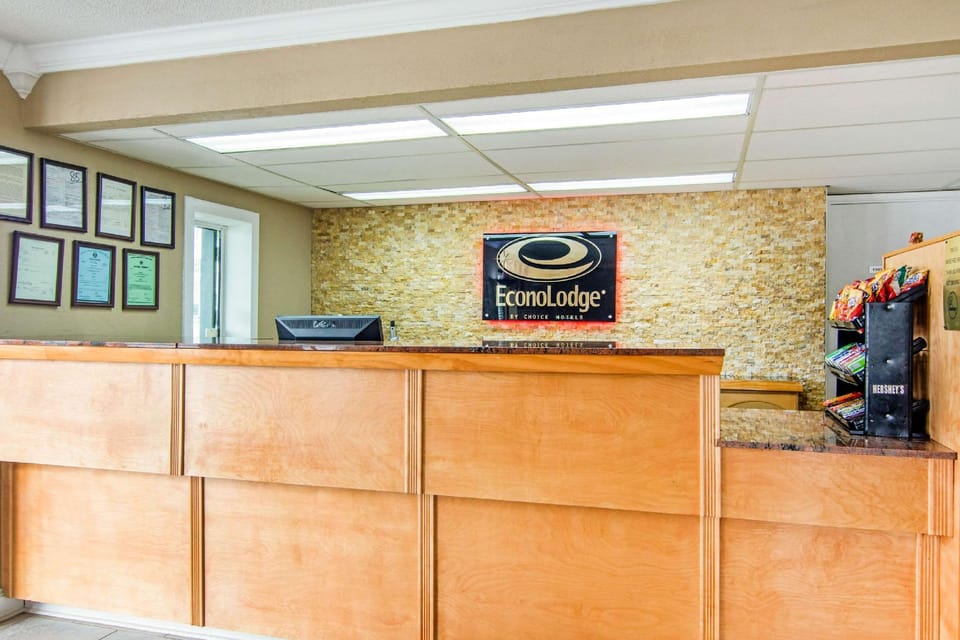 Econo Lodge Madison Airport Hotel in Madison