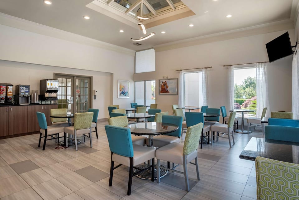 Best Western Carlton Suites Hotel in Homewood