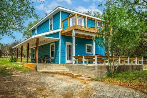 River Rock Retreat Hotel in Lakehills