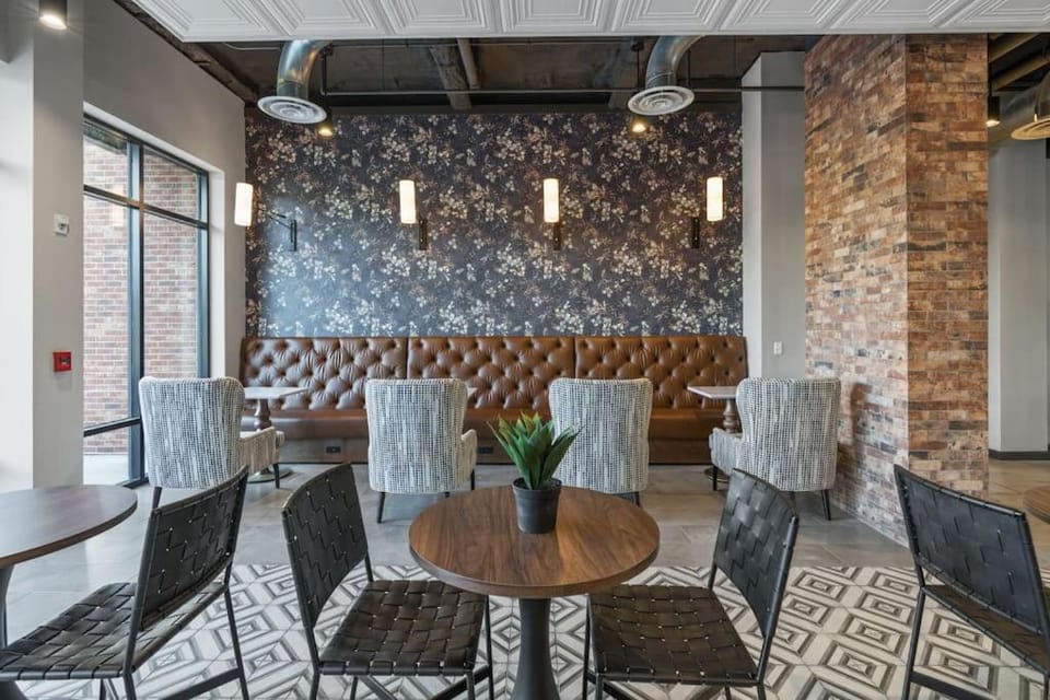 Yugo Guest Suites Hotel in Urbana