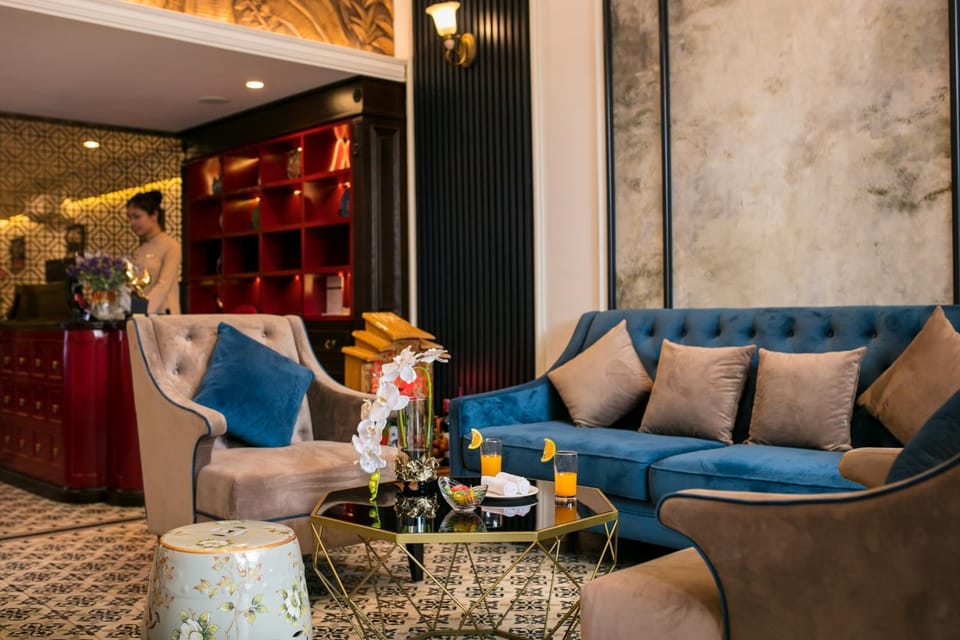 Shared lounge/TV area
