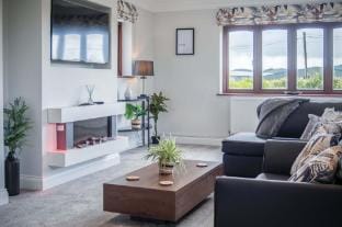 Springfield Lodge - 3 Bedroom Home - Princes Gate Hotel in Amroth