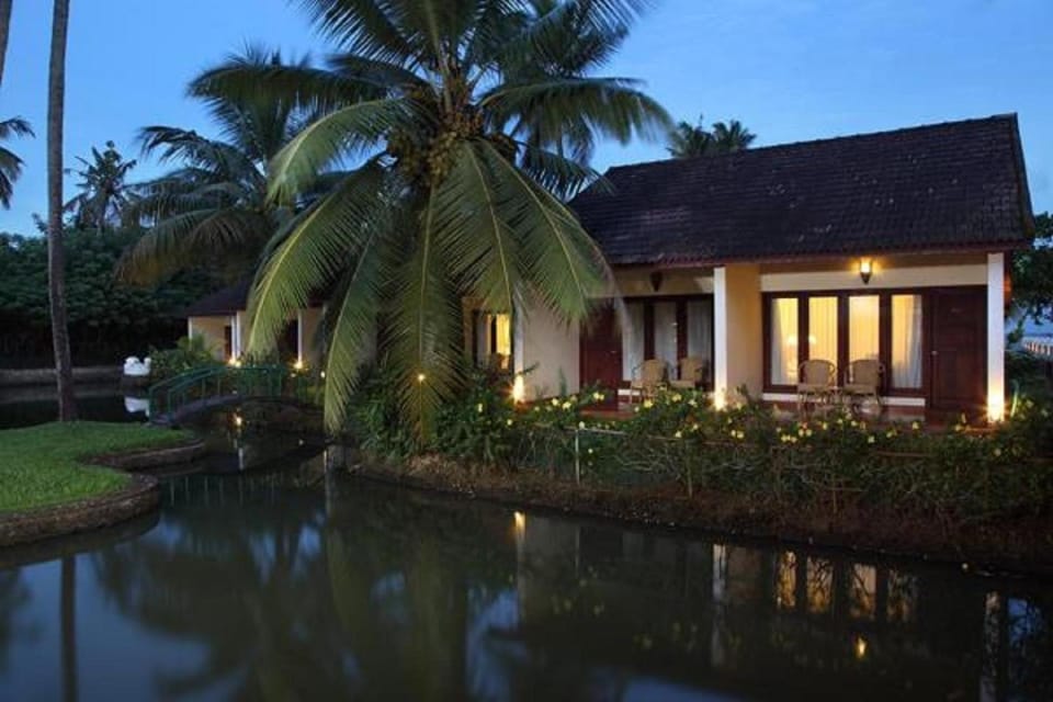 Abad Whispering Palms Kumarakom Hotel Resort in Kumarakom