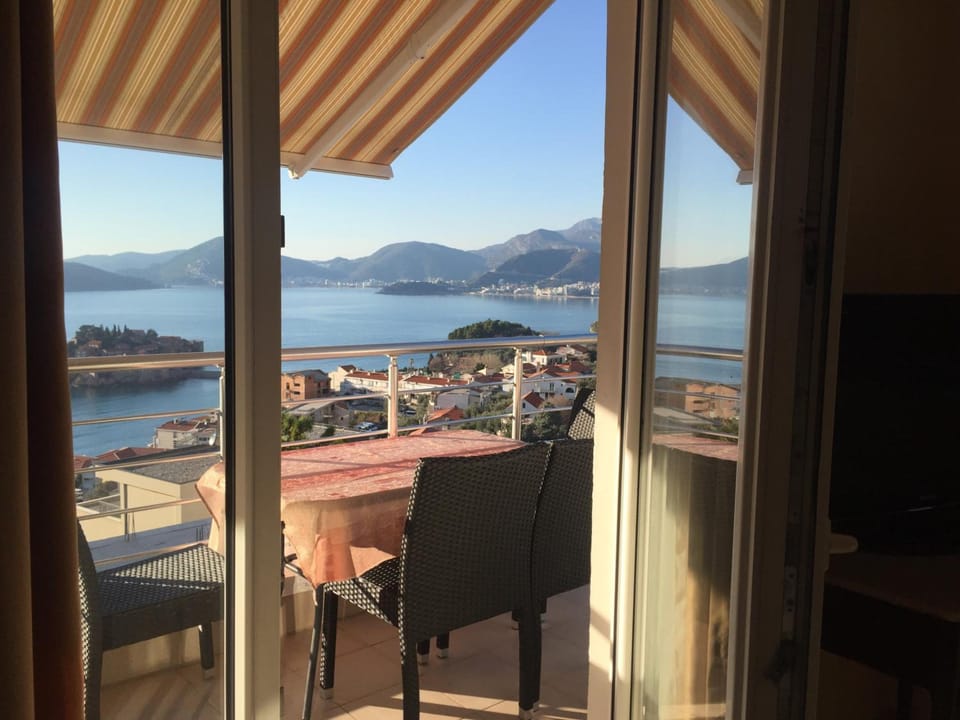 Guest house Villa Slavica Apartment hotel in Sveti Stefan
