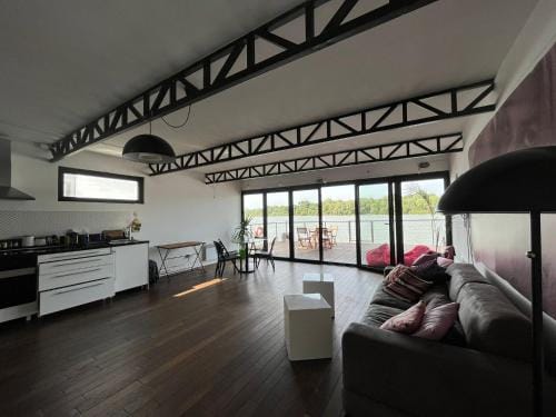 Floating Zen House Hotel in Belgrade